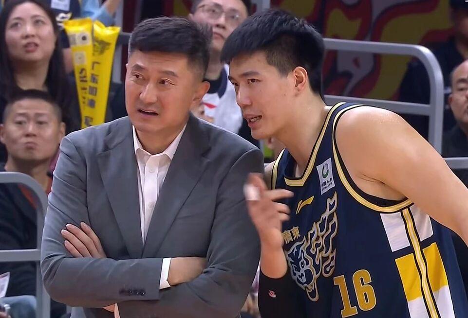 开云app-广东男篮遭遇双重打击,焦泊乔常规赛报销,签新大外援的事也黄了